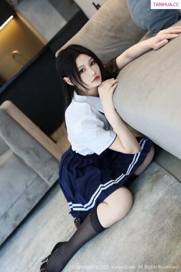 刘美含 刘美含 [XiuRen]高清写真图 2023.11.22 No.7697 大橘BBKira 丝袜短裙第14张图片